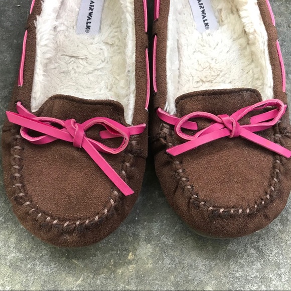 Airwalk Kids Classic Brown Suede Sherpa Fur Moccasin Slippers Shoes Pink Bows - Picture 3 of 13